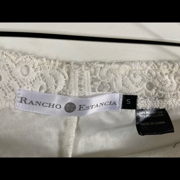 Cute white shorts - Picture 3 of 4